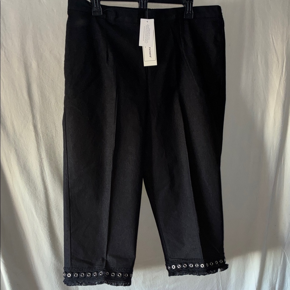 Alfred Dunner Black Cropped Eyelet-Hem Pants